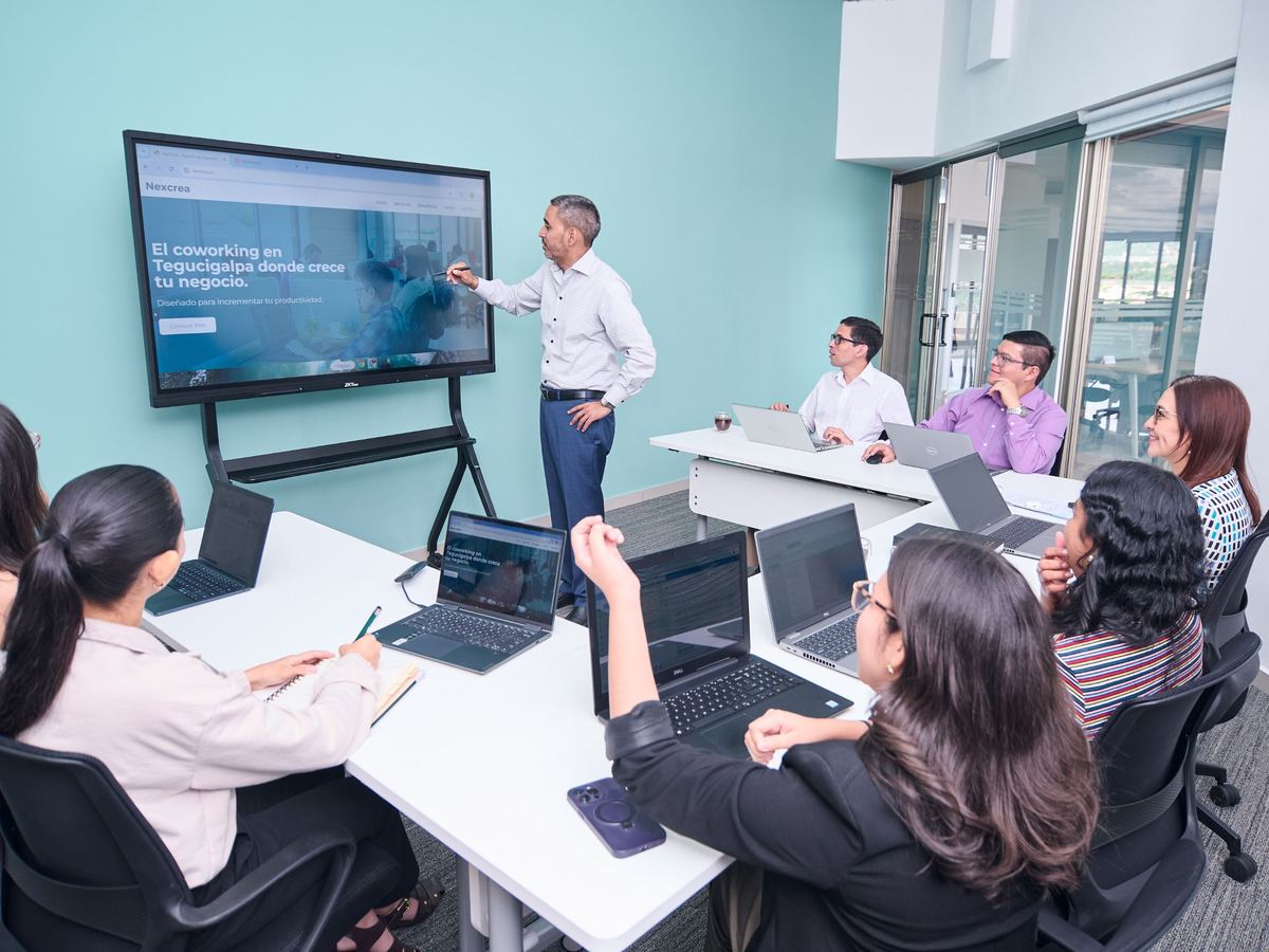Ingeniero de preventa usando IA para acelerar propuestas técnicas